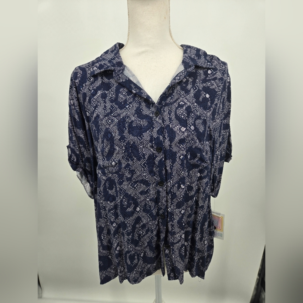 LuLaRoe Amy Navy Blue Abstract Print Bowling Shirt Medium NWT (6357)